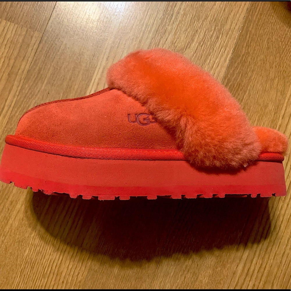 UGG DISQUETTE ‘HIBISCUS PINK’ SLIPPER, brand new, never worn, Box available.
